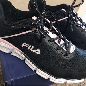 Fila cool max memory Foam tennis shoe